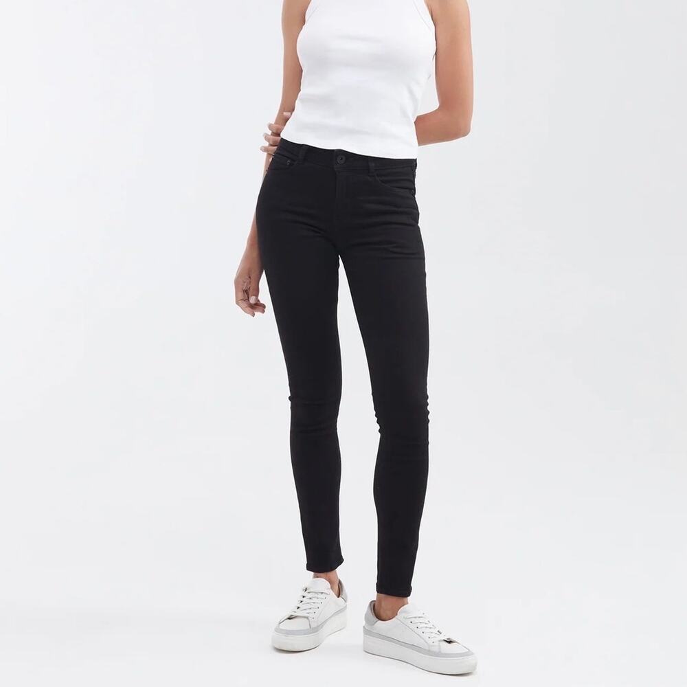 NWT Chevignon Women's Cosmo High-Rise Skinny Matte Black Jeans 6